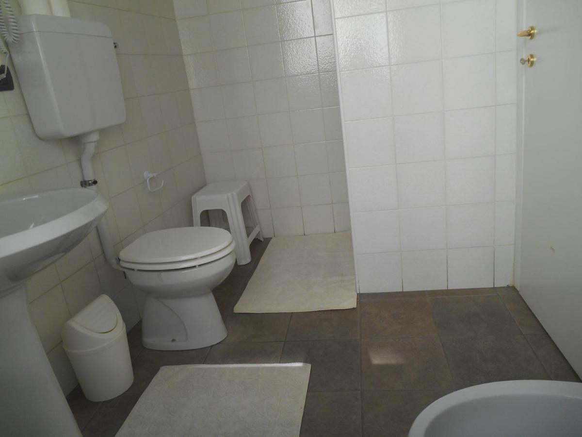 Le Rose Malpensa Bed and Breakfast Busto Arsizio Exteriör bild