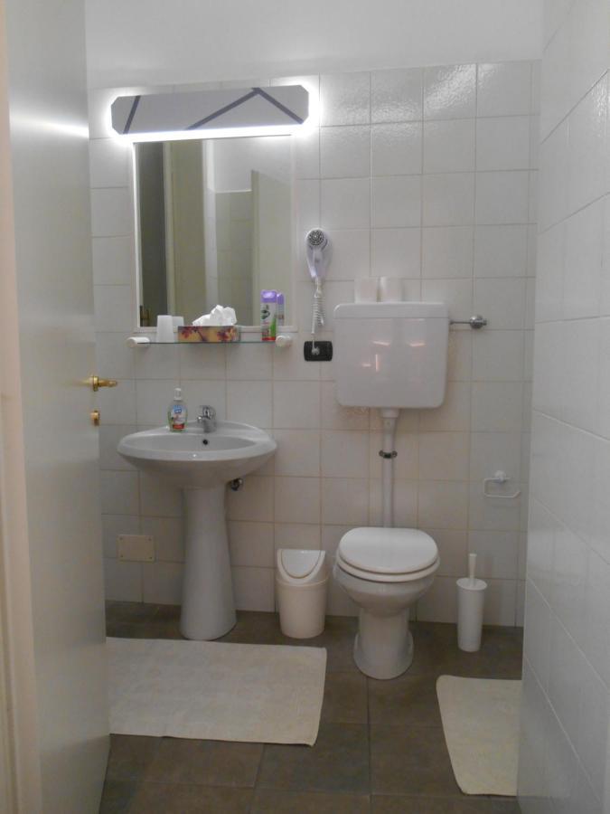 Le Rose Malpensa Bed and Breakfast Busto Arsizio Exteriör bild