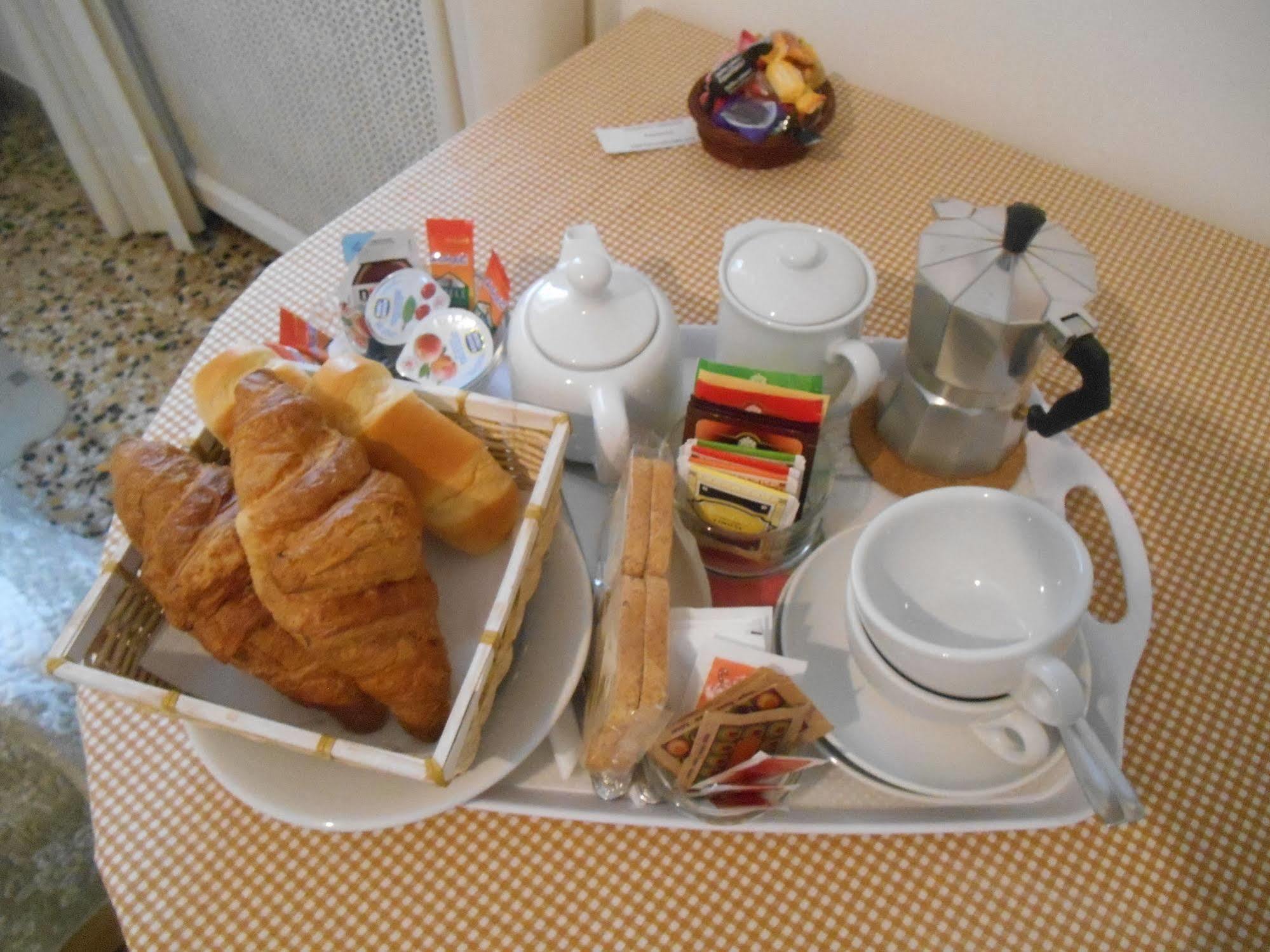 Le Rose Malpensa Bed and Breakfast Busto Arsizio Exteriör bild