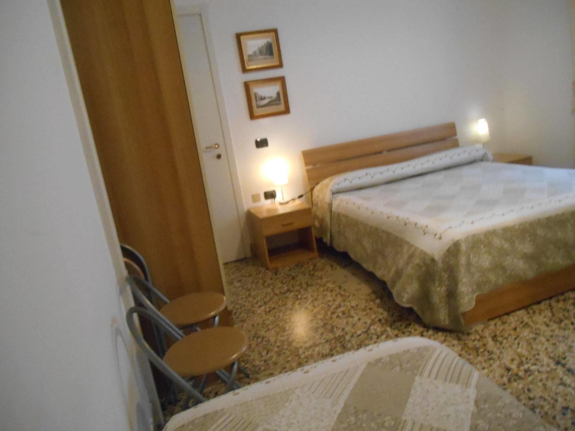 Le Rose Malpensa Bed and Breakfast Busto Arsizio Exteriör bild